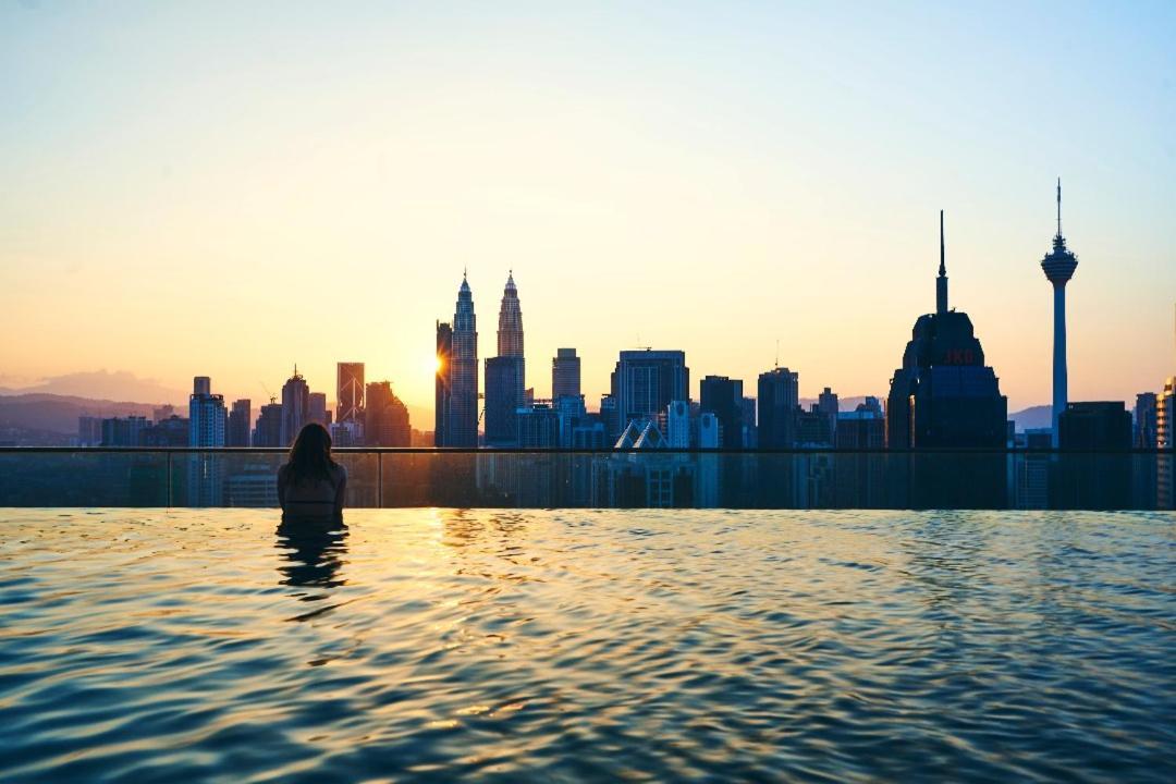 Regalia Suites Infinity Pool Kuala Lumpur Exteriör bild
