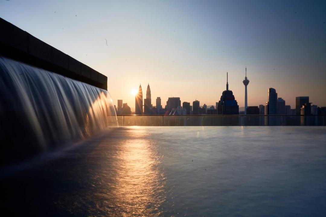 Regalia Suites Infinity Pool Kuala Lumpur Exteriör bild