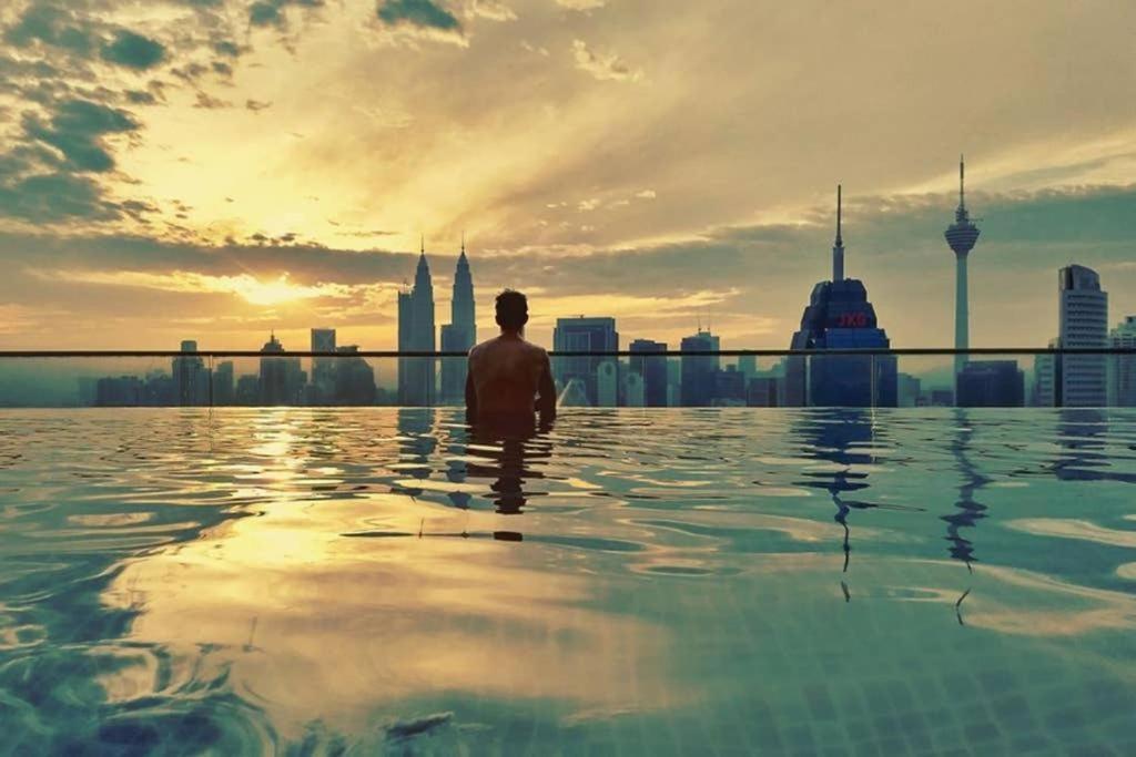 Regalia Suites Infinity Pool Kuala Lumpur Exteriör bild