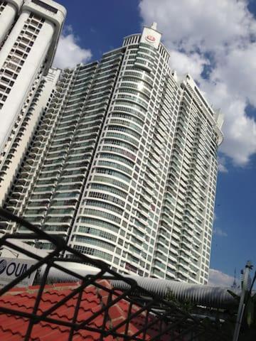 Regalia Suites Infinity Pool Kuala Lumpur Exteriör bild