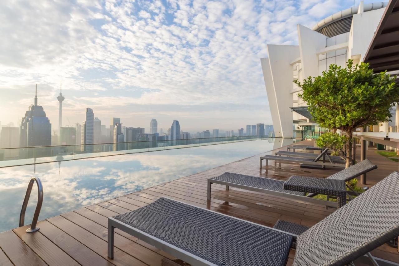 Regalia Suites Infinity Pool Kuala Lumpur Exteriör bild